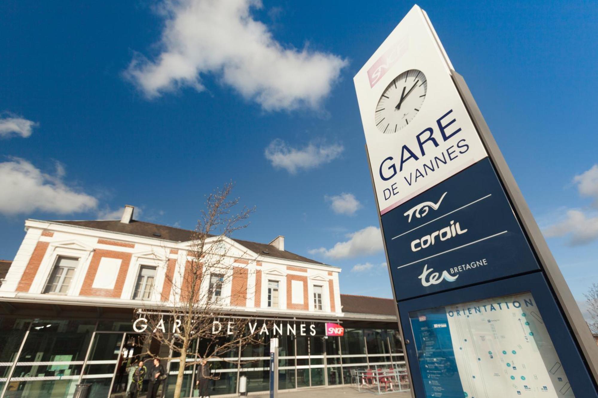 Ibis Styles Vannes Gare Centre Exterior foto